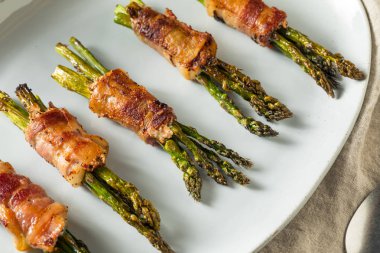 Ev Yapımı Pastırma Sarma Kuşkonmaz