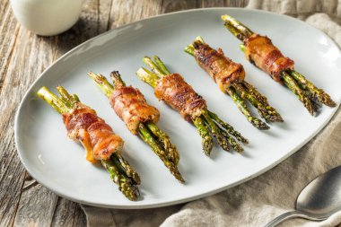 Ev Yapımı Pastırma Sarma Kuşkonmaz