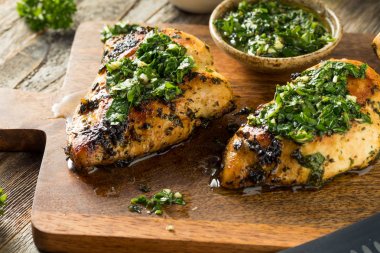 Ev Yapımı Izgara Chimichurri Tavuk Göğsü