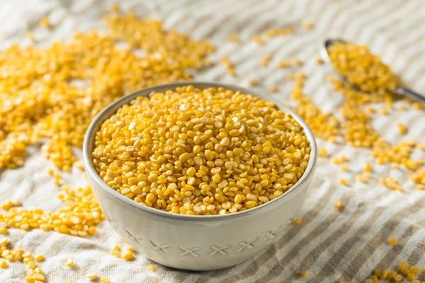 Suszone organiczne Moong dal Split Mung Beans — Zdjęcie stockowe