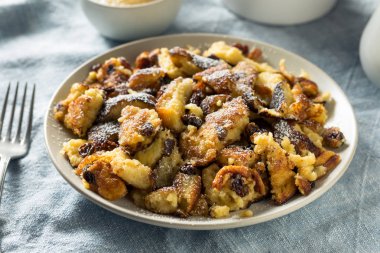 Ev yapımı Alman Kaiserschmarrn Pancake