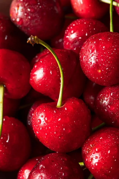 Rohe rote Bio-Kirschen — Stockfoto