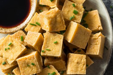 Ev yapımı Asya Kızarmış Tofu Küpleri