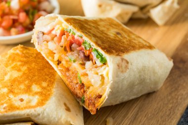 Ev yapımı Chorizo Kahvaltı burritos