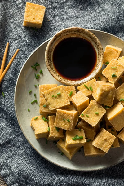 Caseiro asiático frito cubos de tofu — Fotografia de Stock