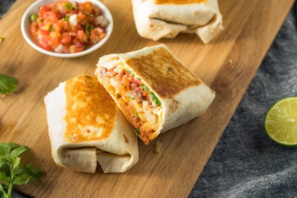 Domowe chorizo śniadanie burritos — Zdjęcie stockowe