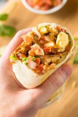 Ev yapımı Chorizo Kahvaltı burritos