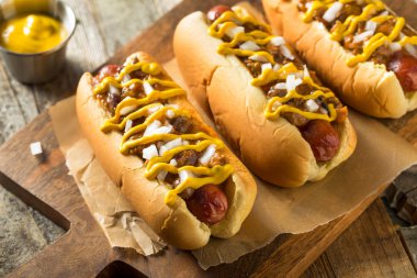 Ev yapımı Detroit Tarzı Chili Köpek