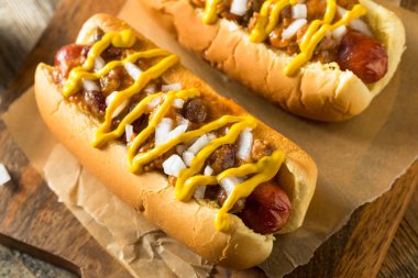 Ev yapımı Detroit Tarzı Chili Köpek