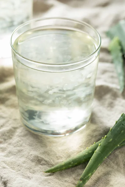 Água orgânica saudável crua de Aloe Vera — Fotografia de Stock