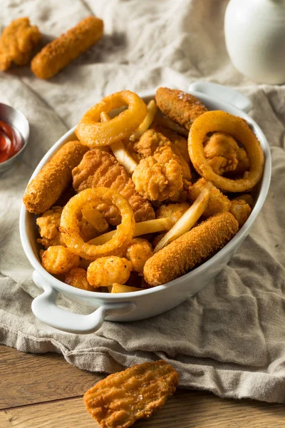 Zelfgemaakte gefrituurde Munch basket — Stockfoto