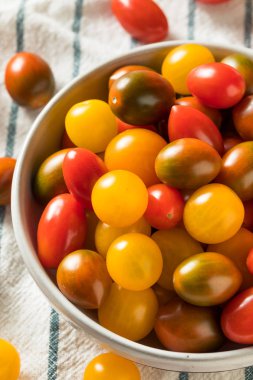 Çiğ Organik Hatıra Kiraz Domates