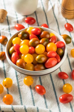 Çiğ Organik Hatıra Kiraz Domates