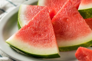 Çiğ Organik Pembe Karpuz Dilimleri