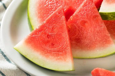 Çiğ Organik Pembe Karpuz Dilimleri