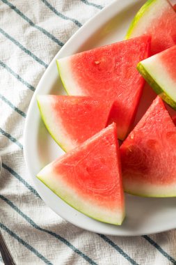 Çiğ Organik Pembe Karpuz Dilimleri