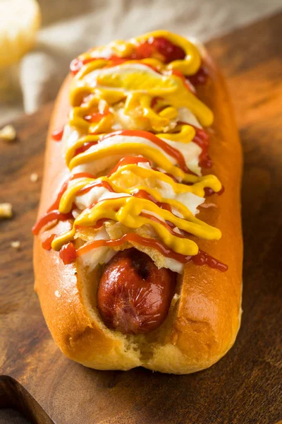 Domácí kolumbijské hot dogy s hranolky — Stock fotografie
