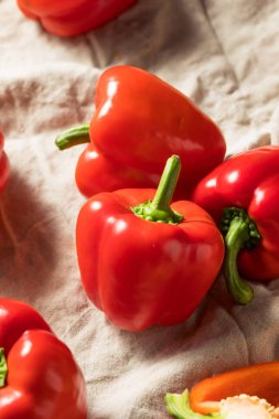 Çiğ Kırmızı Organik Biber