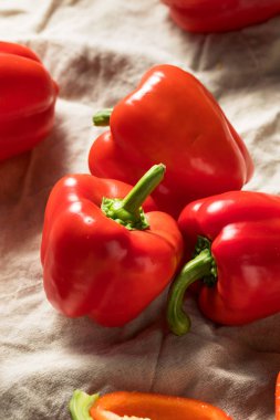 Çiğ Kırmızı Organik Biber