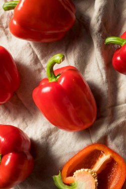 Çiğ Kırmızı Organik Biber