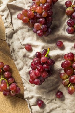 Çiğ Kırmızı Organik Üzüm