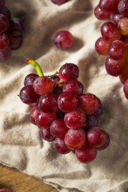 Çiğ Kırmızı Organik Üzüm