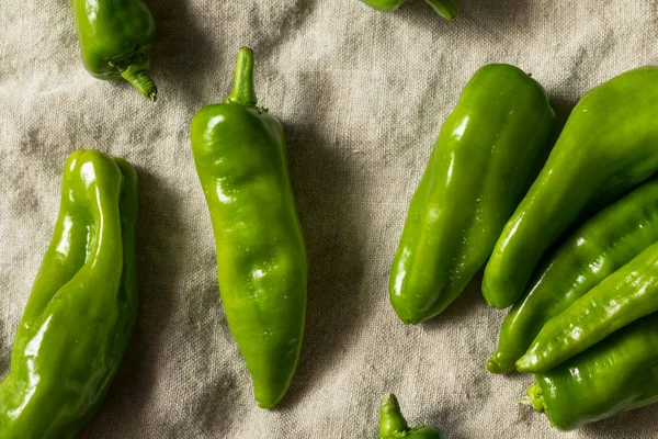 Rohe grüne Bio-Melrose-Paprika — Stockfoto