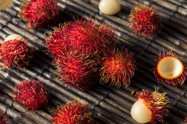 Çiğ Kırmızı Organik Rambutan Meyve