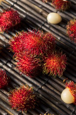 Çiğ Kırmızı Organik Rambutan Meyve