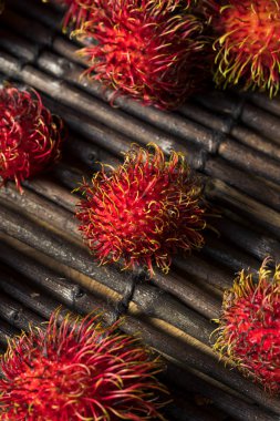 Çiğ Kırmızı Organik Rambutan Meyve