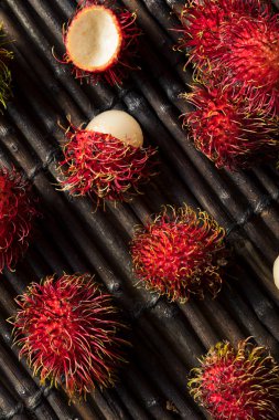 Çiğ Kırmızı Organik Rambutan Meyve