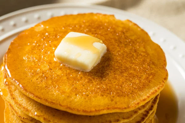 Hemlagad majsmjöl Johnny Cakes — Stockfoto