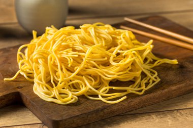 Ev yapımı Japon Yakisoba Yumurta Erişte