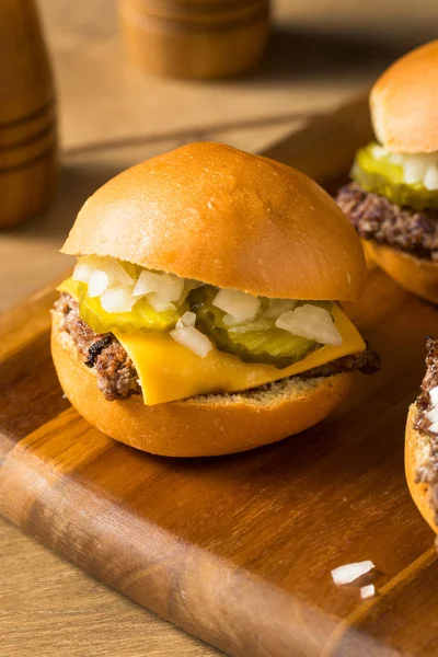 Ev Yapımı Beef Cheeseburger Sürgüleri