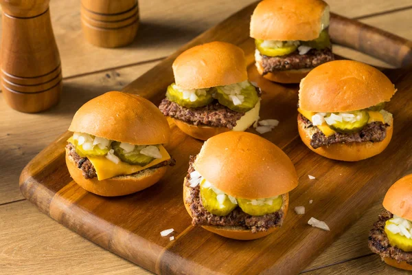 Ev Yapımı Beef Cheeseburger Sürgüleri
