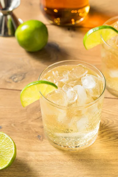 Ev Yapımı Rom ve Tonik Kokteyli