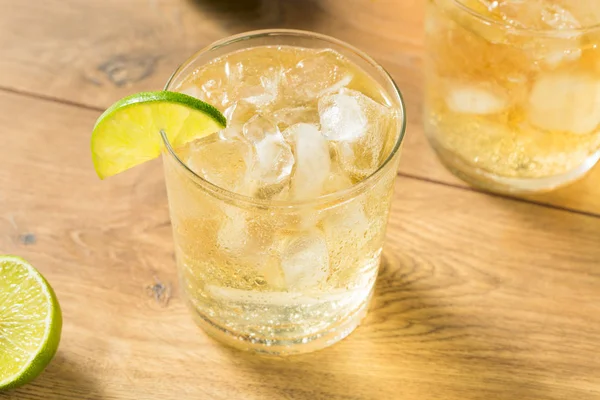 Ev Yapımı Rom ve Tonik Kokteyli