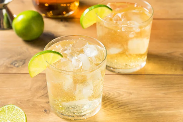 Ev Yapımı Rom ve Tonik Kokteyli