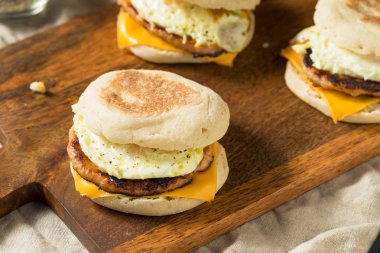 Ev yapımı domuz rulo yumurta sandviç