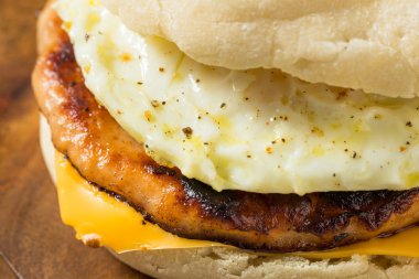 Ev yapımı domuz rulo yumurta sandviç