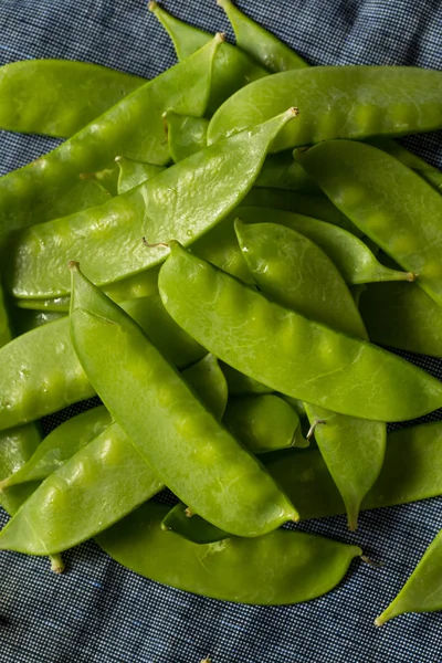 生の緑色の有機雪エンドウ豆 — ストック写真