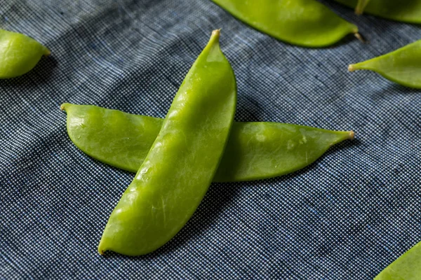 Ham yeşil organik bezelye — Stok fotoğraf