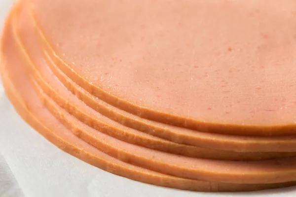 Fatias de carne de porco cru Bolgna — Fotografia de Stock