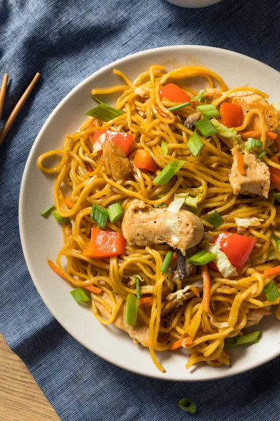 Homemade Japanese Chicken Yakisoba Noodles — Stock Photo, Image