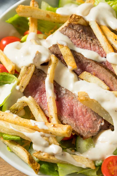 Salade maison Pittsburgh avec steak — Photo