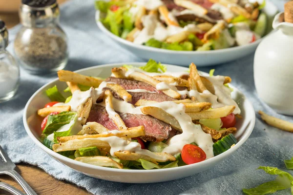 Hausgemachter Pittsburgh Salat mit Steak — Stockfoto