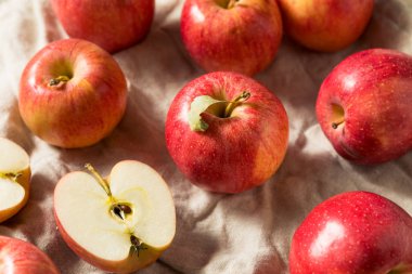 Ham Kırmızı Organik Gala Elmalar