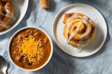 Ev Yapımı Biber Çorbası ve Tarçın rulo