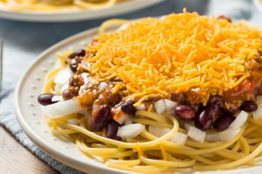 Ev yapımı Cincinnati Chili Spagetti