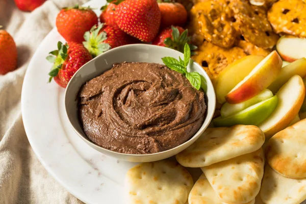 Домашний шоколадный десерт Hummus Dip — стоковое фото